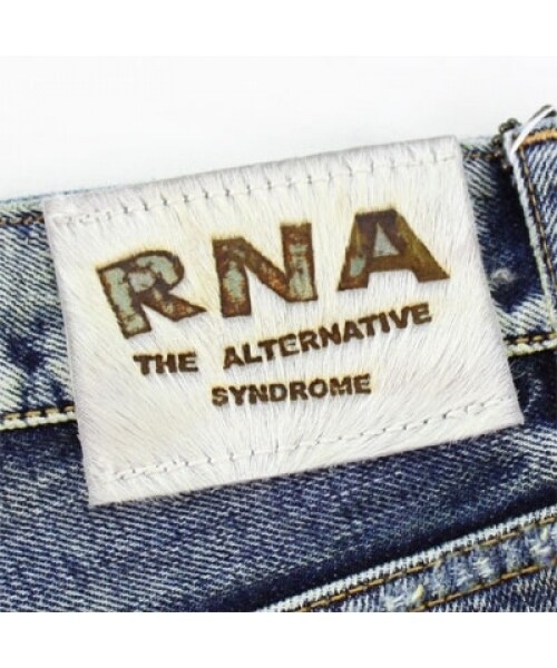RNA（アールエヌエー）の「デニムヘビークラッシュショーパン（パンツ・レディース・ブルー淡色/ブルー濃色・SS/S/M）」の3枚目の写真