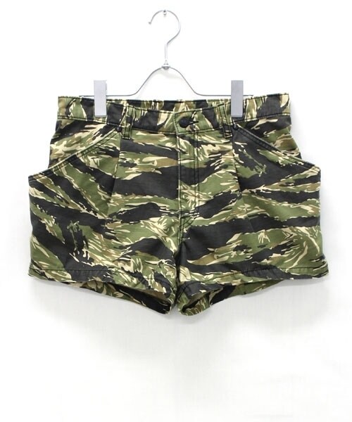 RNA（アールエヌエー）の「＜予約＞プリントタックショーパン（パンツ・レディース・フッドランドカモフラ/タイガーカモフラ/ヒョウ柄(キャメル)・M）」の8枚目の写真