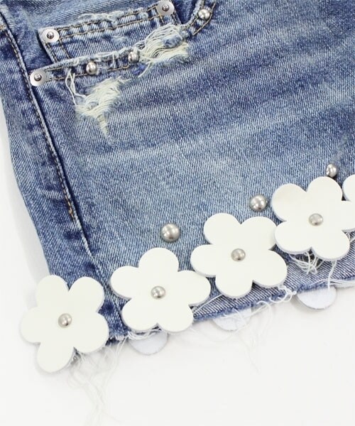 RNA SWEAT（アールエヌエースウェット）の「デイジーリメイクデニムショーパン（パンツ・レディース・スペシャル・S/M）」の5枚目の写真