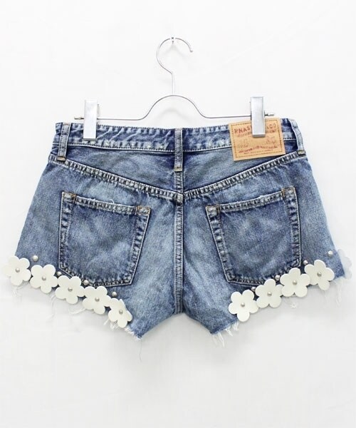 RNA SWEAT（アールエヌエースウェット）の「デイジーリメイクデニムショーパン（パンツ・レディース・スペシャル・S/M）」の3枚目の写真