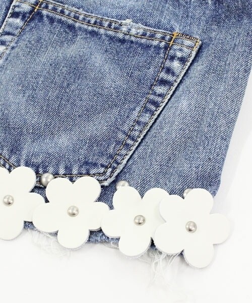 RNA SWEAT（アールエヌエースウェット）の「デイジーリメイクデニムショーパン（パンツ・レディース・スペシャル・S/M）」の8枚目の写真
