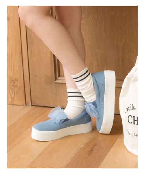 INGNI（イング）の「チュールリボン／スリッポン（シューズ・レディース・ｸﾞﾚｰ/ﾓｸ/ﾋﾟﾝｸﾍﾞｰｼﾞｭ/ﾃﾞﾆﾑ・M/L）」の8枚目の写真