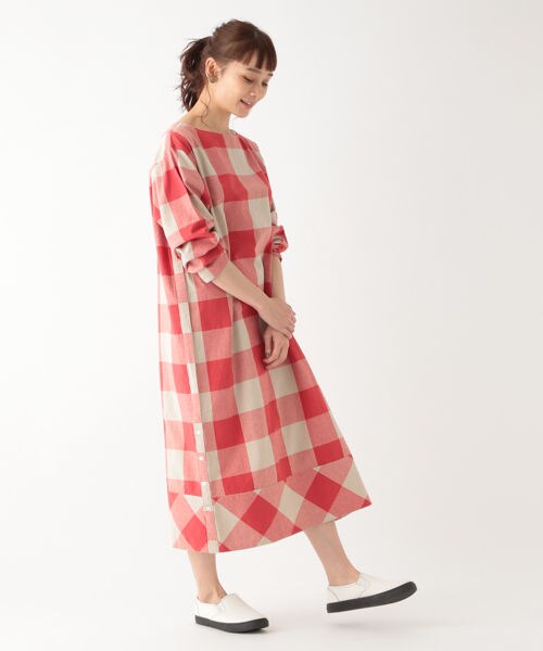 studio CLIP（スタディオクリップ）の「アソートクルーネックスリットワンピース（ワンピース/ドレス・ブラック/レッド/ネイビー）」の2枚目の写真