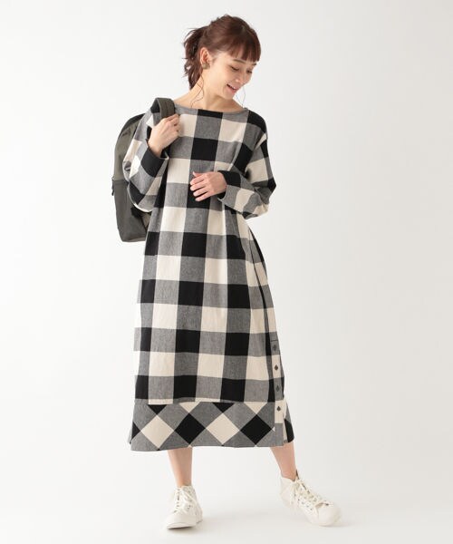 studio CLIP（スタディオクリップ）の「アソートクルーネックスリットワンピース（ワンピース/ドレス・ブラック/レッド/ネイビー）」の4枚目の写真