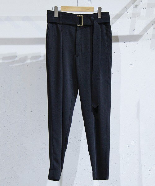 CULLNI（クルニ）の「ロングベルトテーパードスラックス（その他・メンズ・BLK/BGE/TAN・1/2）」の9枚目の写真
