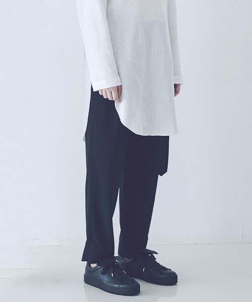 CULLNI（クルニ）の「ロングベルトテーパードスラックス（その他・メンズ・BLK/BGE/TAN・1/2）」の2枚目の写真