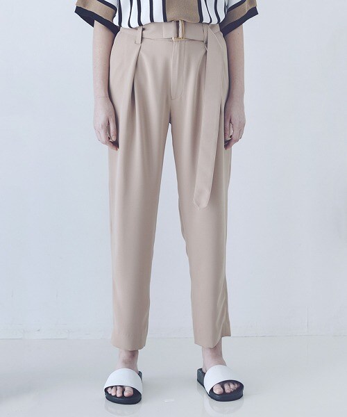 CULLNI（クルニ）の「ロングベルトテーパードスラックス（その他・メンズ・BLK/BGE/TAN・1/2）」の4枚目の写真