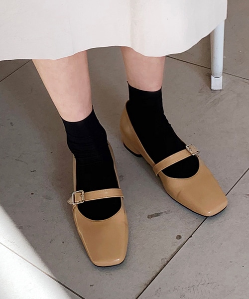 DHOLIC(ディーホリック)の「スクエアストラップフラットシューズ(その他シューズ・レディース・ベージュ/ブラック/ピンク・225/230/235/240/245/250)」の1枚目の写真