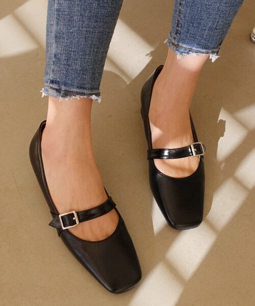 DHOLIC(ディーホリック)の「スクエアストラップフラットシューズ(その他シューズ・レディース・ベージュ/ブラック/ピンク・225/230/235/240/245/250)」の2枚目の写真