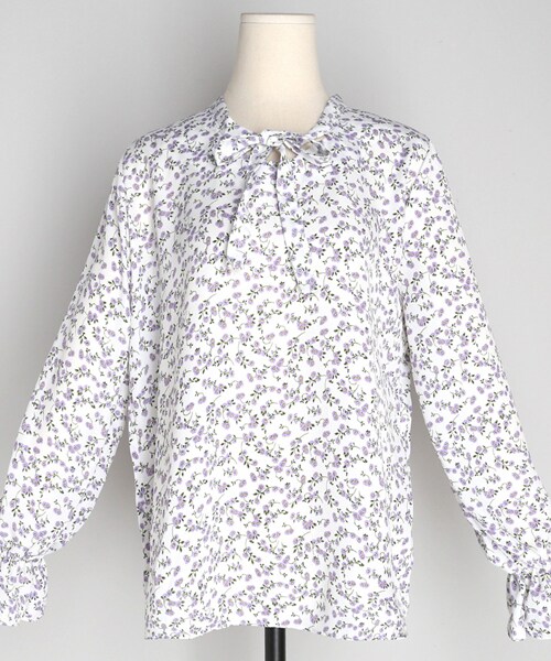 DHOLIC（ディーホリック）の「ネックリボン花柄ブラウス（シャツ/ブラウス・レディース・ブルー/ホワイト/ベージュ・FREE）」の2枚目の写真