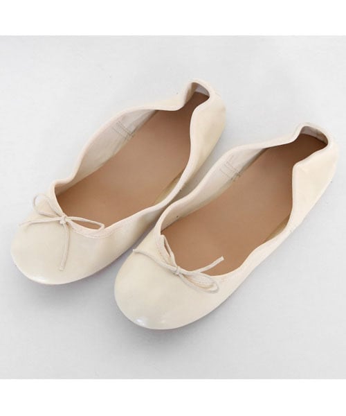 DHOLIC（ディーホリック）の「ラウンドトゥリボンシューズ（バレエシューズ・レディース・ゴールド/シルバー/ホワイト/レッド/ブラック/ブルー・230/235/240/245/250）」の2枚目の写真