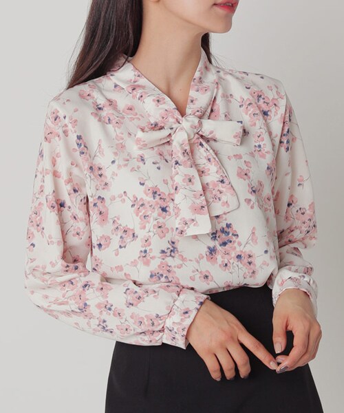 DHOLIC（ディーホリック）の「ボウタイフローラルブラウス（シャツ/ブラウス・レディース・ブルー/ホワイト/その他・FREE）」の2枚目の写真