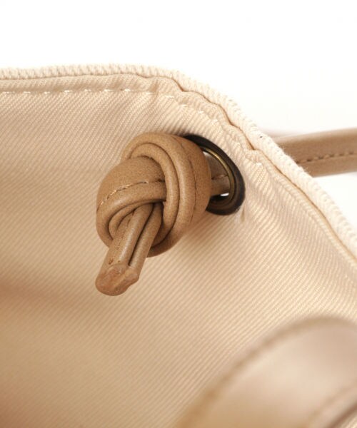 studio CLIP（スタディオクリップ）の「ウィロー2WAYスクエアトートバッグ[WEB先行予約]（バッグ・ブラック/ベージュ）」の16枚目の写真