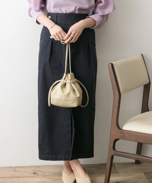 URBAN RESEARCH(アーバンリサーチ)の「巾着レザーミニショルダー(バッグ・レディース・IVORY/BLACK・-)」の3枚目の写真
