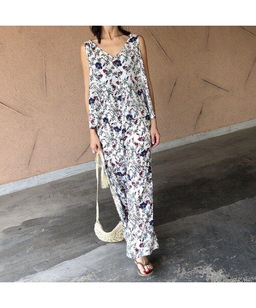 copine（コピン）の「【スペシャルプライス！定価3190円→1430円】大人気シリーズ！花柄キャミソール&ワイドパンツセットアップ【クリックポスト対象商品】（その他パンツ・レディース・その他）」の2枚目の写真