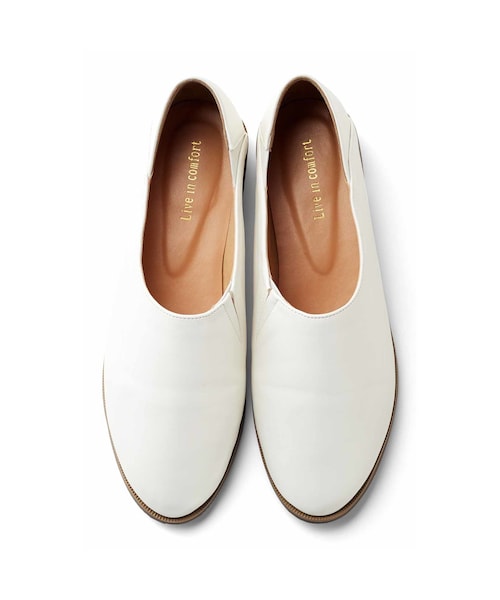 Live in comfort（リブインコンフォート）の「リブ イン コンフォート はまじとコラボ カジュアルスタイルがきれいめにまとまる やわらかフラットシューティー〈ホワイト〉（バッグ・財布・靴 > 靴 > その他シューズ・レディース・ホワイト・ｻｲｽﾞ24-24.5cm/ｻｲｽﾞ25-25.5cm/ｻｲｽﾞ23-23.5cm/ｻｲｽﾞ22-22.5cm）」の3枚目の写真