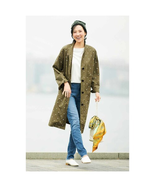 Live in comfort（リブインコンフォート）の「リブ イン コンフォート はまじとコラボ カジュアルスタイルがきれいめにまとまる やわらかフラットシューティー〈ホワイト〉（バッグ・財布・靴 > 靴 > その他シューズ・レディース・ホワイト・ｻｲｽﾞ24-24.5cm/ｻｲｽﾞ25-25.5cm/ｻｲｽﾞ23-23.5cm/ｻｲｽﾞ22-22.5cm）」の6枚目の写真