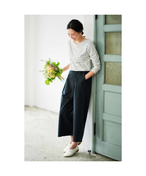 Live in comfort（リブインコンフォート）の「リブ イン コンフォート はまじとコラボ カジュアルスタイルがきれいめにまとまる やわらかフラットシューティー〈ホワイト〉（バッグ・財布・靴 > 靴 > その他シューズ・レディース・ホワイト・ｻｲｽﾞ24-24.5cm/ｻｲｽﾞ25-25.5cm/ｻｲｽﾞ23-23.5cm/ｻｲｽﾞ22-22.5cm）」の7枚目の写真