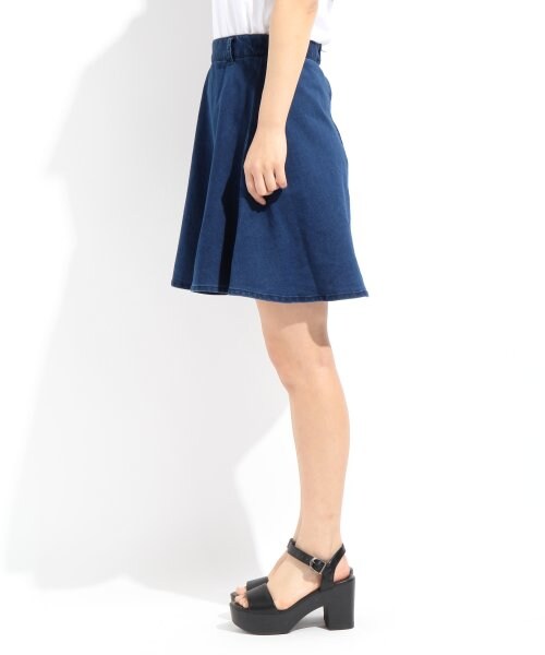 LOWRYS FARM（ローリーズファーム）の「カラーフレアスカート（スカート・レディース・ネイビー/ブルー/ホワイト・Ｌ/Ｍ）」の4枚目の写真