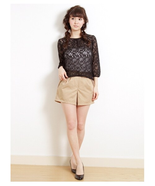 earth music&ecology(アースミュージックアンドエコロジー)の「・レースペプラムプルオーバー(シャツ・ブラウス・レディース・ブラック/アイボリー・M/S)」の2枚目の写真