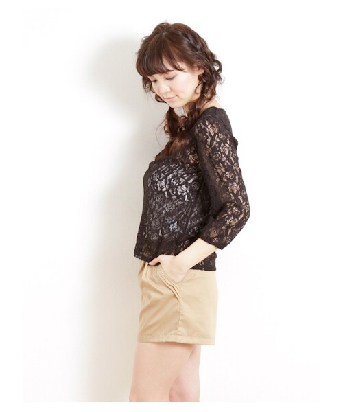 earth music&ecology(アースミュージックアンドエコロジー)の「・レースペプラムプルオーバー(シャツ・ブラウス・レディース・ブラック/アイボリー・M/S)」の4枚目の写真