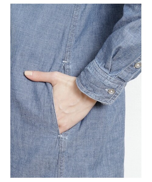 earth music&ecology（アースミュージックアンドエコロジー）の「・シャンブレーマキシシャツワンピース（ワンピース・レディース・インディゴ/ライトインディゴ・M/S）」の8枚目の写真