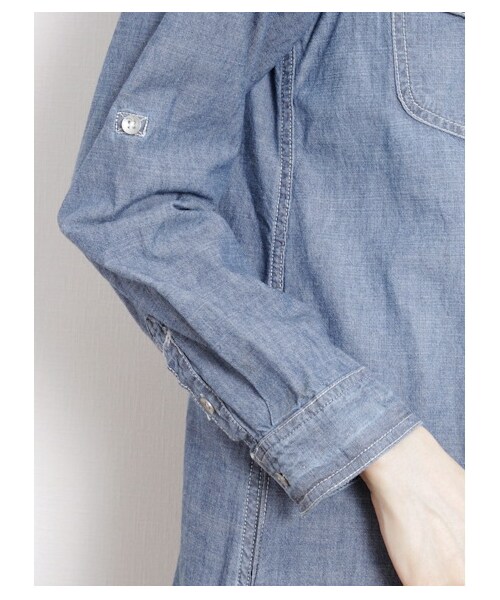 earth music&ecology（アースミュージックアンドエコロジー）の「・シャンブレーマキシシャツワンピース（ワンピース・レディース・インディゴ/ライトインディゴ・M/S）」の7枚目の写真