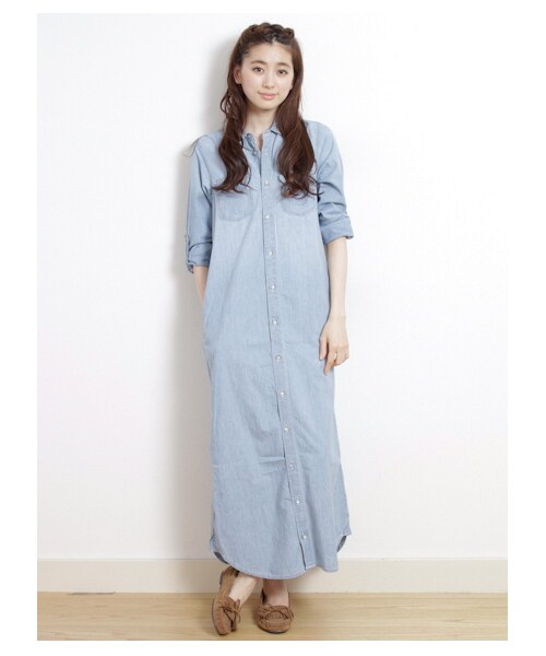 earth music&ecology（アースミュージックアンドエコロジー）の「・シャンブレーマキシシャツワンピース（ワンピース・レディース・インディゴ/ライトインディゴ・M/S）」の2枚目の写真