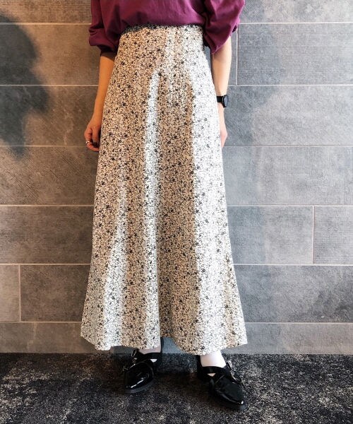 PAGEBOY（ページボーイ）の「コバナガラマーメイドスカート（スカート・ホワイト/ブラック/レッド）」の8枚目の写真