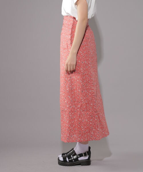 PAGEBOY（ページボーイ）の「コバナガラマーメイドスカート（スカート・ホワイト/ブラック/レッド）」の13枚目の写真