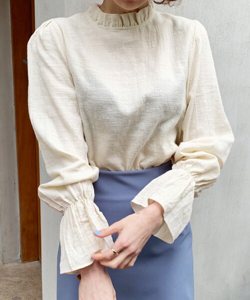 DHOLIC(ディーホリック)の「フリルネックブラウス(シャツ/ブラウス・レディース・ホワイト/ベージュ/ピンク・FREE)」の2枚目の写真