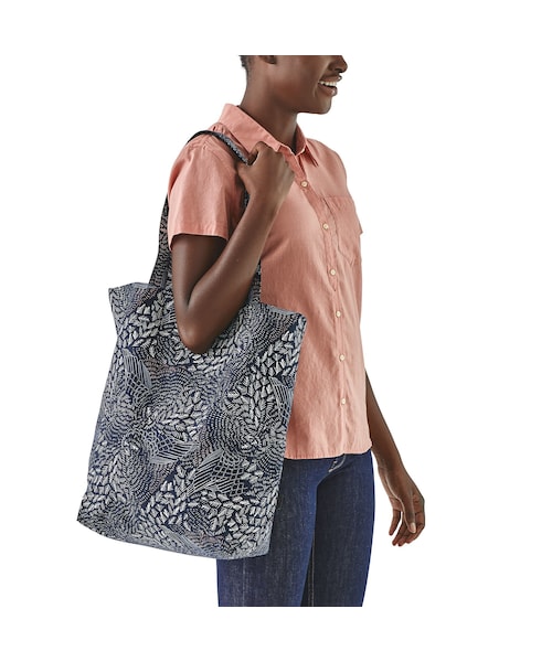 patagonia（パタゴニア）の「Patagonia(パタゴニア) マーケット・トート   #59280　カラー  Line Logo Ridge: Bleached Stone (LRBS)（トートバッグ・レディース・その他）」の3枚目の写真