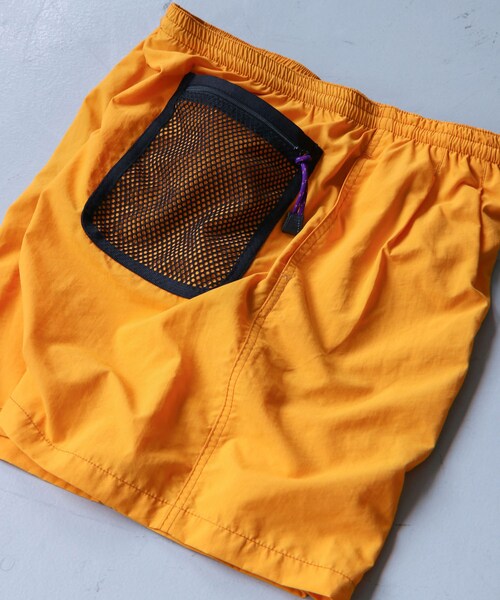 URBAN RESEARCH DOORS（アーバンリサーチドアーズ）の「BURLAP OUTFITTER×DOORS 別注MESH POCKET SHORTS（パンツ・メンズ・ORANGE/PURPLE/TURQUOISE/BLACK・M/L）」の2枚目の写真