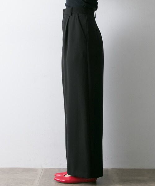 URBAN RESEARCH（アーバンリサーチ）の「タックワイドパンツ（パンツ・レディース・OFF/BEIGE/BLACK・36/38）」の12枚目の写真