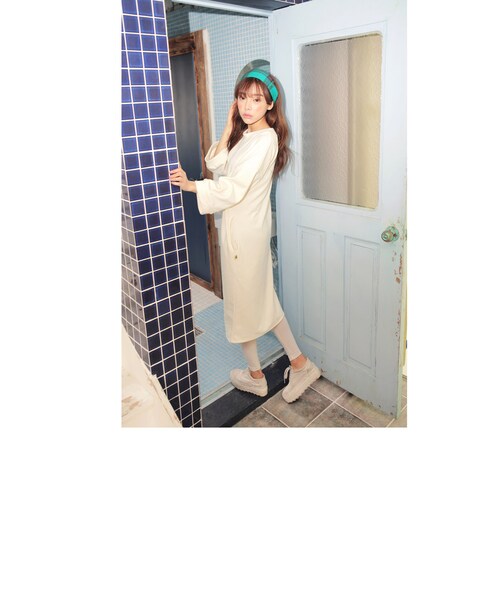 STYLENANDA（スタイルナンダ）の「ラウンドネック8分袖ルーズワンピース（その他・レディース・アイボリー・FREE）」の22枚目の写真