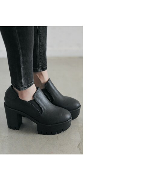 STYLENANDA（スタイルナンダ）の「シンプル厚底パンプス（シューズ・レディース・ブラック・230(230)/235(235)/240(240)/245(245)）」の3枚目の写真