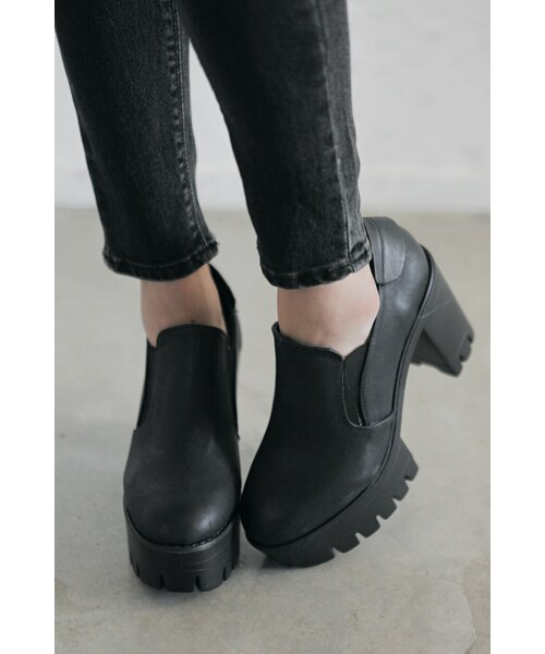 STYLENANDA（スタイルナンダ）の「シンプル厚底パンプス（シューズ・レディース・ブラック・230(230)/235(235)/240(240)/245(245)）」の5枚目の写真