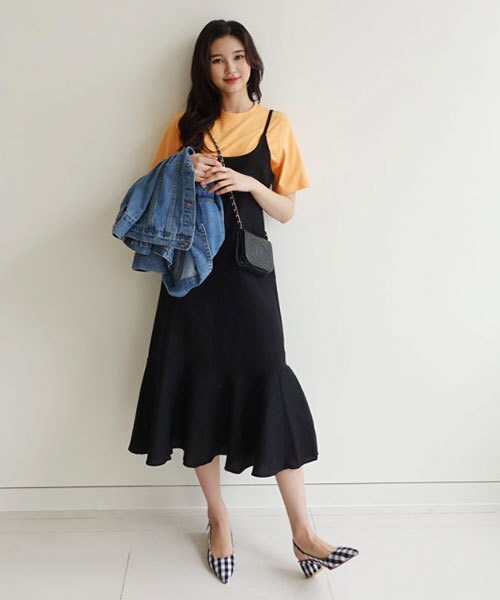 DHOLIC(ディーホリック)の「ラッフルヘムキャミワンピース(ワンピース・レディース・ベージュ/ブラック/ブルー・FREE)」の2枚目の写真