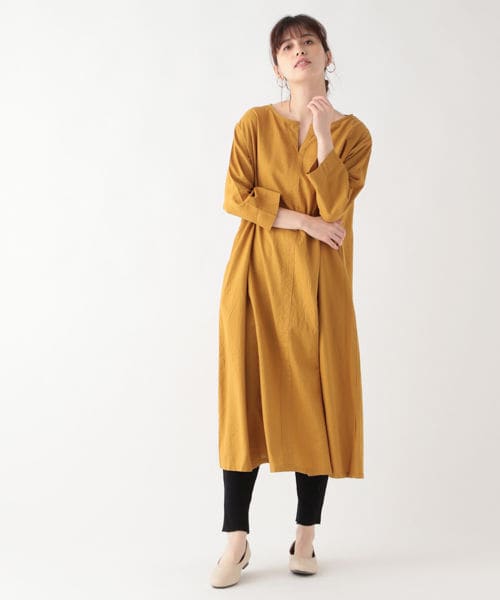 studio CLIP（スタディオクリップ）の「リネンレーヨンキーネックリラックスワンピース（ワンピース/ドレス・スモーク/ベージュ/イエロー/グリーン/ネイビー）」の3枚目の写真