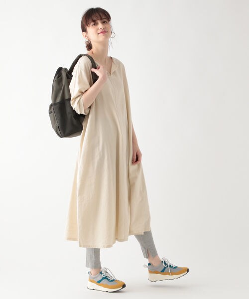 studio CLIP（スタディオクリップ）の「リネンレーヨンキーネックリラックスワンピース（ワンピース/ドレス・スモーク/ベージュ/イエロー/グリーン/ネイビー）」の6枚目の写真