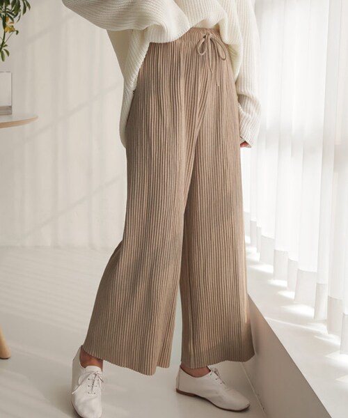 DHOLIC(ディーホリック)の「ドローストリングプリーツワイドパンツ(その他パンツ・レディース・ベージュ/ホワイト/ブラック・FREE)」の1枚目の写真