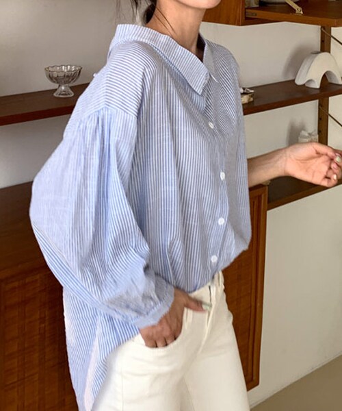 DHOLIC（ディーホリック）の「バックリボンストライプブラウス（シャツ/ブラウス・レディース・ホワイト/ブルー・FREE）」の2枚目の写真