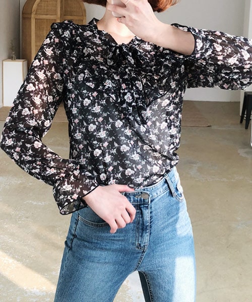 DHOLIC（ディーホリック）の「フリルネックリボン花柄ブラウス（シャツ/ブラウス・レディース・ホワイト/その他/ブルー/ピンク・FREE）」の4枚目の写真