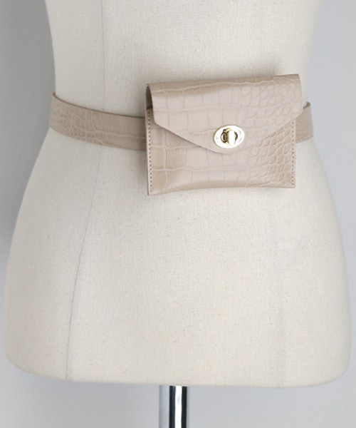 DHOLIC（ディーホリック）の「2WAYクロコスキン調ウエストポーチ（ボディバッグ/ウエストポーチ・レディース・ブルー/ピンク/ブラウン/ブラック/ベージュ・FREE）」の4枚目の写真