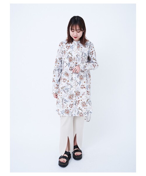 GARAGE OF GOOD CLOTHING(ガレージオブグッドクロージング)の「スリットパンツ(パンツ・アイボリー/ブラック/ブラウン・F)」の2枚目の写真