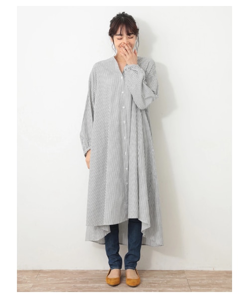 earth music&ecology(アースミュージックアンドエコロジー)の「・バンドカラーフレアシャツワンピース(ワンピース/ドレス・オフホワイト/グレーベージュ/ストライプ・F)」の5枚目の写真