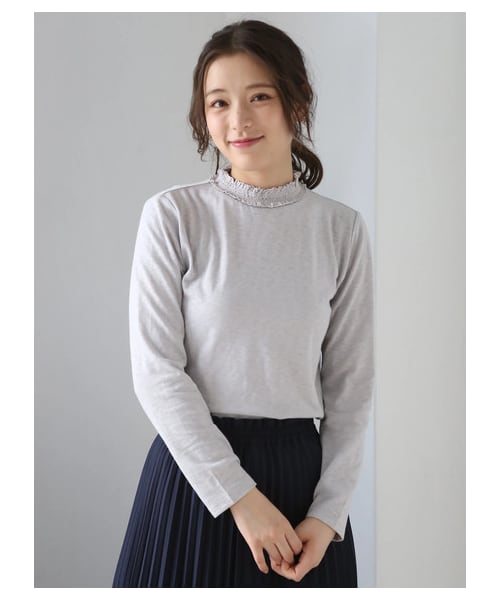 earth music&ecology（アースミュージックアンドエコロジー）の「・ロゴ刺繍パフスリーブロンT（トップス・オフホワイト/ブラック/モカ/ラベンダー・F）」の5枚目の写真