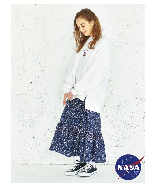 E hyphen world gallery（イーハイフンワールドギャラリー）の「NASA SWEAT（トップス・オフホワイト/ブラック・F）」の2枚目の写真