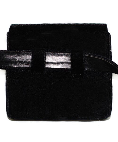 202FACTORY(202ファクトリー)の「VELVET MINI BELTED BAG(バッグ・レディース・その他・BAG : 12.5cm x 10.5cm x 2.5cm/BELT: 89cm x2.5cm)」の2枚目の写真