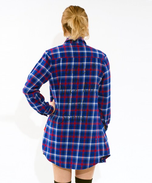 Aymmy in the batty girls（エイミーインザバッティーガール）の「SCRIBBLE LONG SHIRTS（トップス・レディース・レッド/ブルー・M）」の4枚目の写真